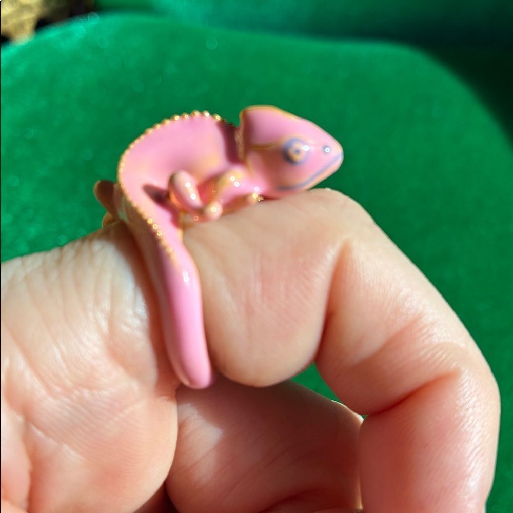 NWT Pink/gold metal enameled chameleon ring size 6 novelty trendy unique gothic